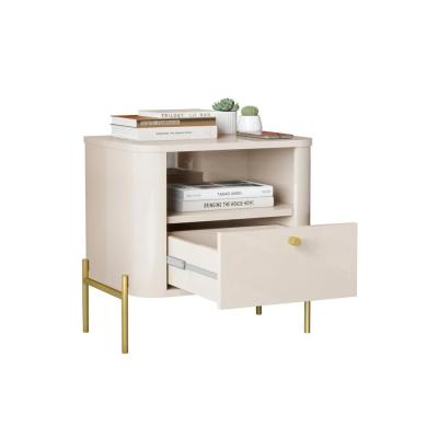 MESA DE LUZ TUCUPI SLIM 1 CAJ. OFF WHITE/DOURADO